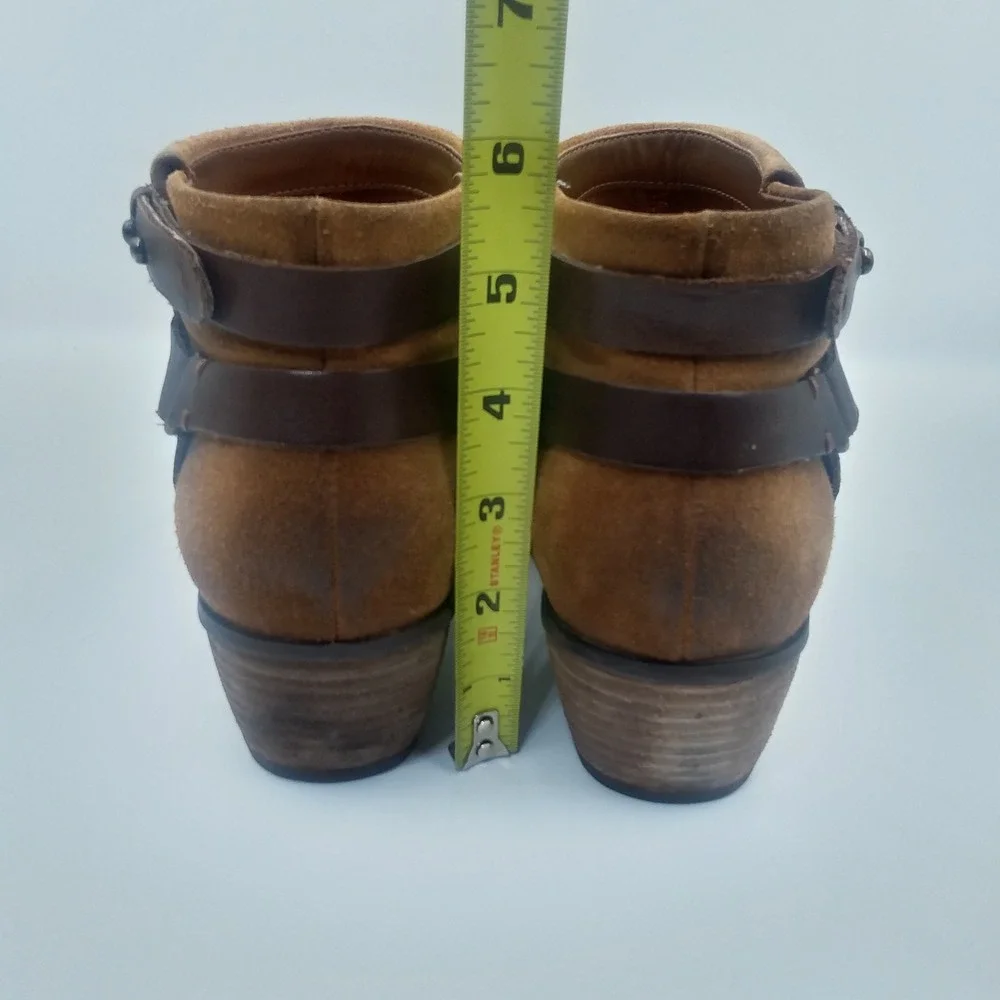 Clarks Ankle Boots Suede Leather Strap Accent Heel Booties‎ Size 7.5